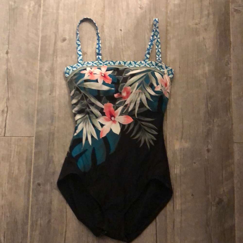 Coco reef contour swim